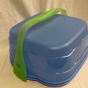 NEW Blue Tupperware Square Cake Carrier with Handle